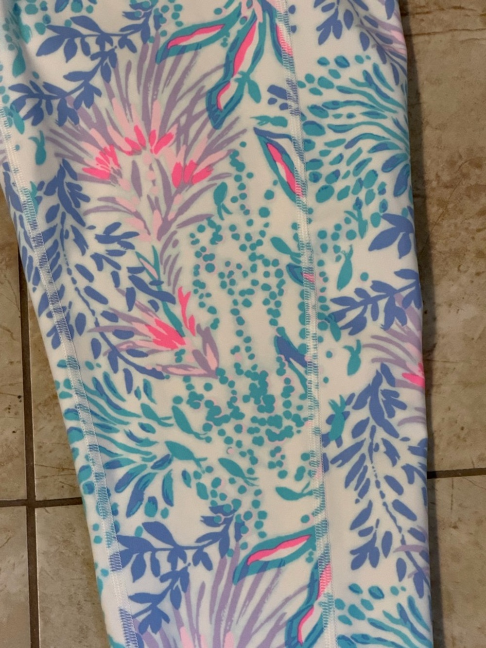 Lilly Pulitzer Luxletic Weekender Leggings UPF 50 Via Del Mar XXL NWT - Picture 2 of 6